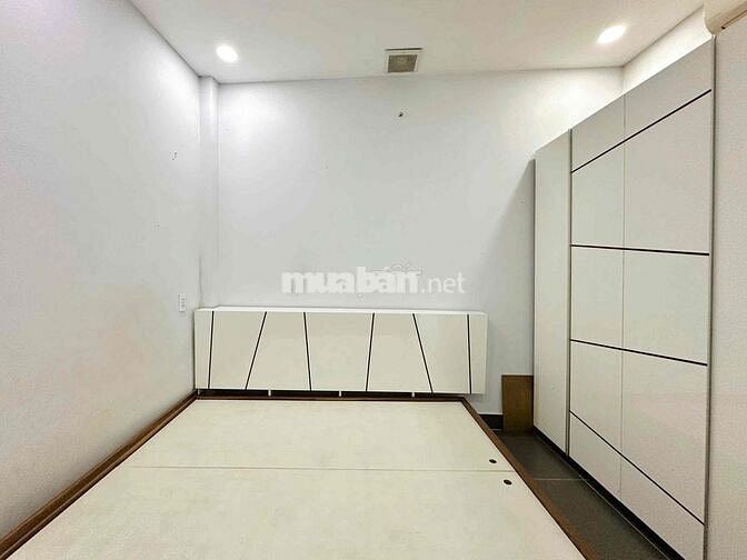 Nhà căn góc Cách Mạng Tháng Tám, P11, Quận  3