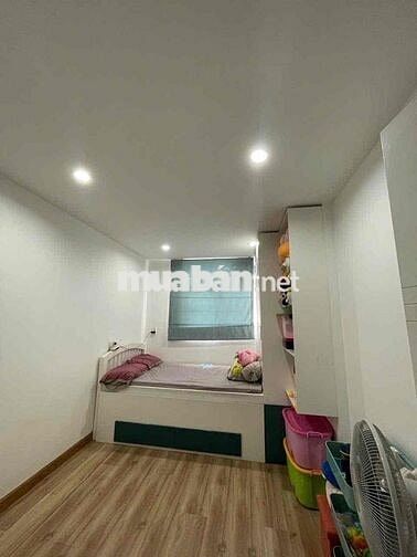 Căn hộ mt Võ Văn Kiệt đi ttQ1 5p cao cấp