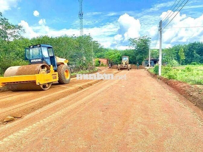 Đường đang ủi 19m, trải nhựa. Cách Tuyến 2 đúng 80 mét. 500tr vay 60%