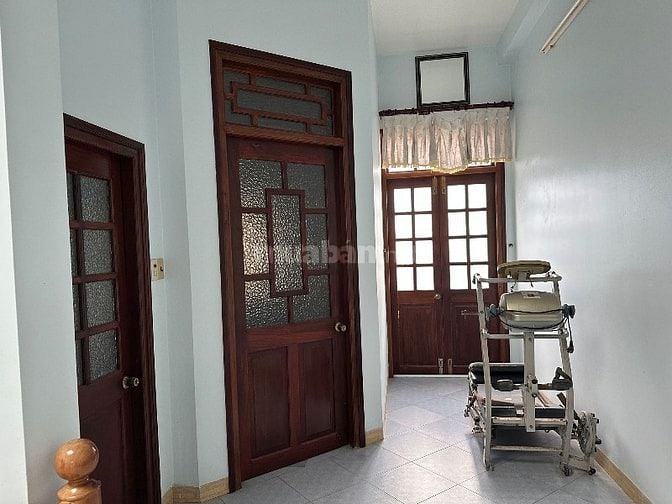 Nhà ở chính chủ, đẹp thoáng mát, hướng đông, mặt tiền đường rộng 16m, 