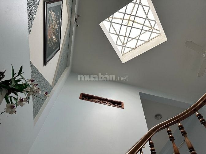 Nhà ở chính chủ, đẹp thoáng mát, hướng đông, mặt tiền đường rộng 16m, 