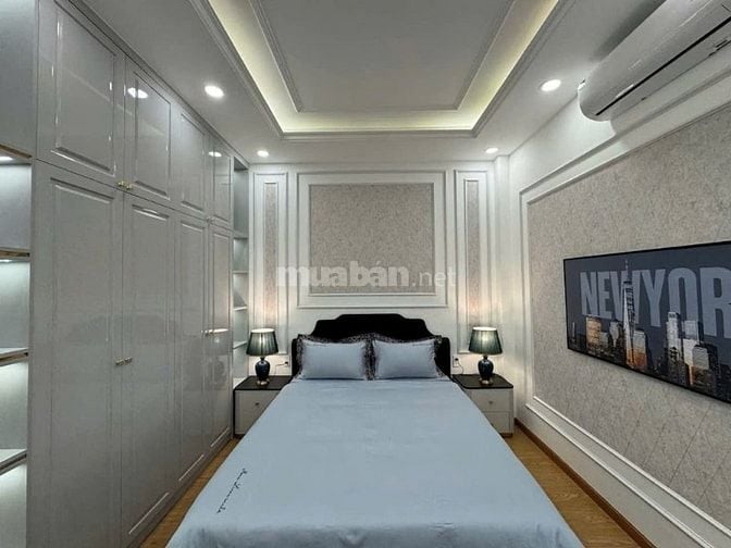 NHÀ MẶT TIỀN ĐƯỜNG LÝ PHỤC MAN Q7 XE Ô TÔ ĐẬU TRONG NHÀ 