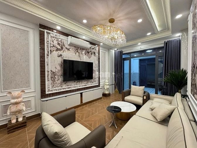 NHÀ MẶT TIỀN ĐƯỜNG LÝ PHỤC MAN Q7 XE Ô TÔ ĐẬU TRONG NHÀ 