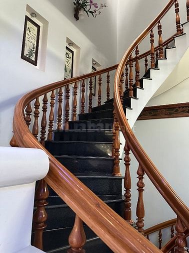 Nhà ở chính chủ, đẹp thoáng mát, hướng đông, mặt tiền đường rộng 16m, 