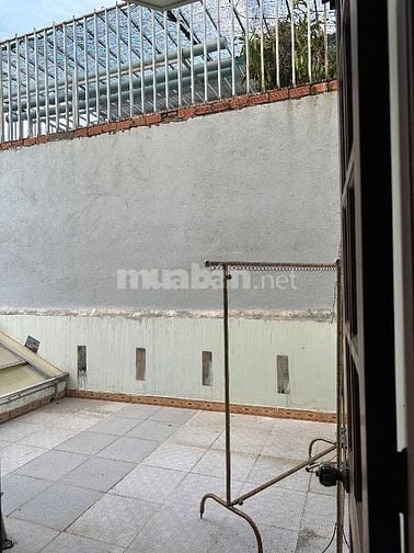 Nhà ở chính chủ, đẹp thoáng mát, hướng đông, mặt tiền đường rộng 16m, 