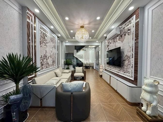 NHÀ MẶT TIỀN ĐƯỜNG LÝ PHỤC MAN Q7 XE Ô TÔ ĐẬU TRONG NHÀ 