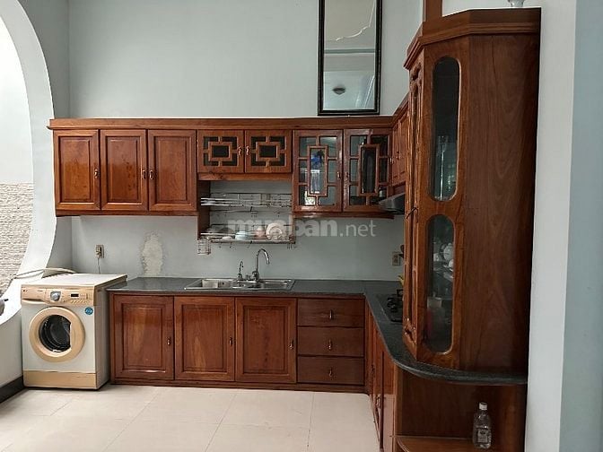 Nhà ở chính chủ, đẹp thoáng mát, hướng đông, mặt tiền đường rộng 16m, 