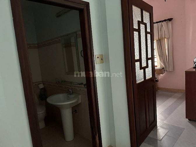Nhà ở chính chủ, đẹp thoáng mát, hướng đông, mặt tiền đường rộng 16m, 