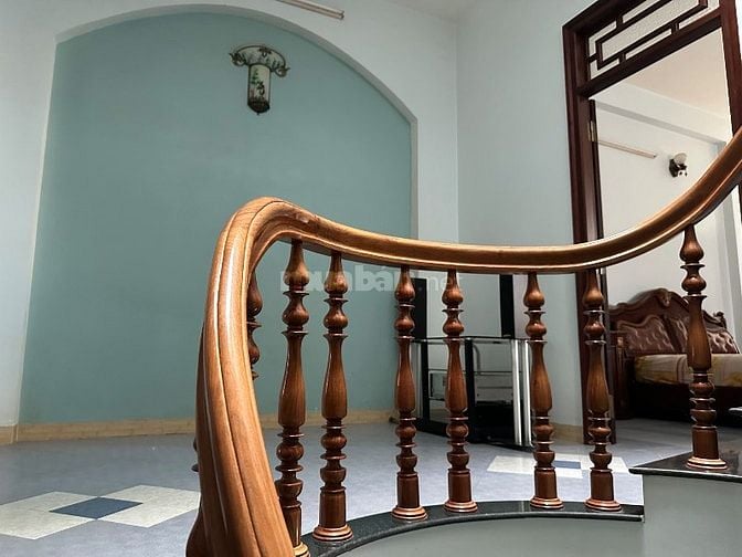 Nhà ở chính chủ, đẹp thoáng mát, hướng đông, mặt tiền đường rộng 16m, 