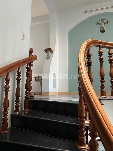 Nhà ở chính chủ, đẹp thoáng mát, hướng đông, mặt tiền đường rộng 16m, 