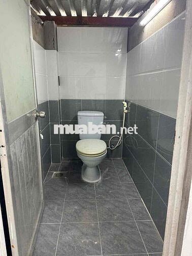 nhà chính chủ cần bán . DT 4,2x4 .2 lầu 2 phòng .3 tolet . hẻm 3m