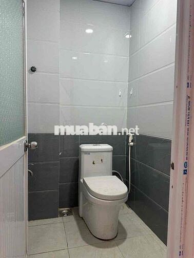 nhà chính chủ cần bán . DT 4,2x4 .2 lầu 2 phòng .3 tolet . hẻm 3m