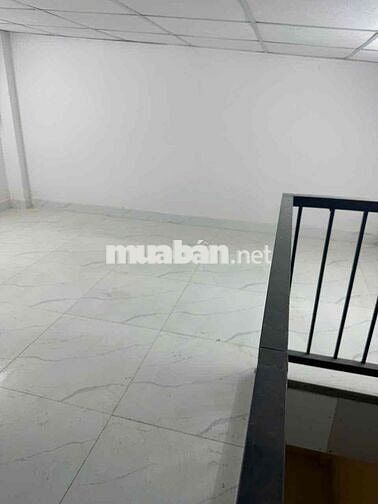nhà chính chủ cần bán . DT 4,2x4 .2 lầu 2 phòng .3 tolet . hẻm 3m