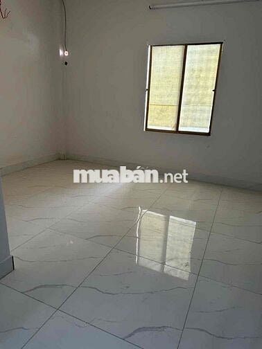 nhà chính chủ cần bán . DT 4,2x4 .2 lầu 2 phòng .3 tolet . hẻm 3m