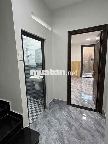 Nhỉnh 5 tỷ nhà 42m2( 4,5x11,5) Dương Bá Trạc, Quận 8 qua quận 1, 5