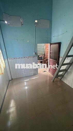 phòng trệt riêng biệt có hẻm nhỏ để xe.