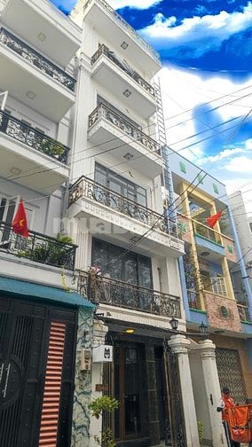 Nhà 6 tầng thang máy (4,5x18m). 13 phòng. HDT 60tr/tháng. Sát mặt tiền