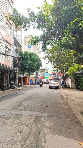 Nhà 6 tầng thang máy (4,5x18m). 13 phòng. HDT 60tr/tháng. Sát mặt tiền