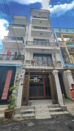 Nhà 6 tầng thang máy (4,5x18m). 13 phòng. HDT 60tr/tháng. Sát mặt tiền