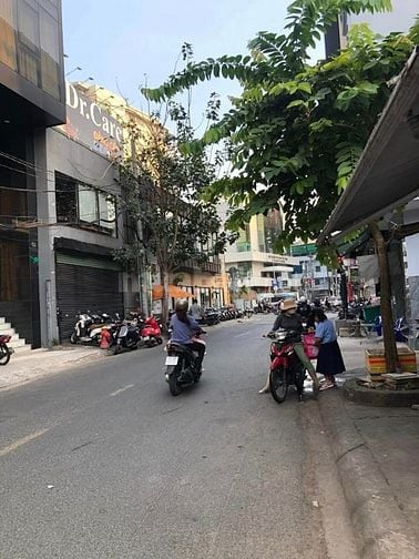 Nhà Mặt Tiền đường ngay 3/2, 123m2, 6x20m, hậu 6.2m, 26.9 tỷ