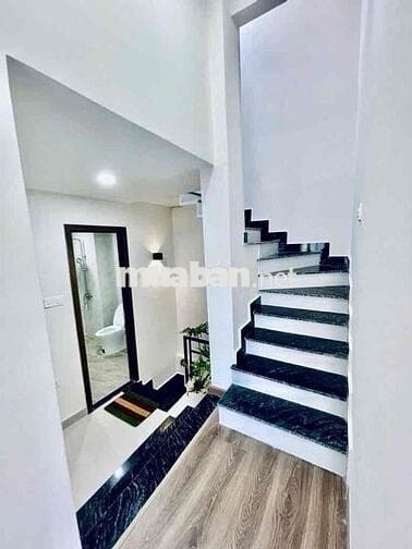 SIÊU PHẨM 3 TẦNG – GIÁP QUẬN 1 – GẦN MẶT TIỀN