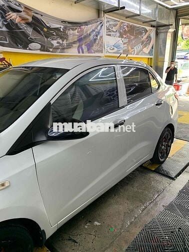 Hyundai Grand i10 2018 Sedan 1.2 MT - 230000 km