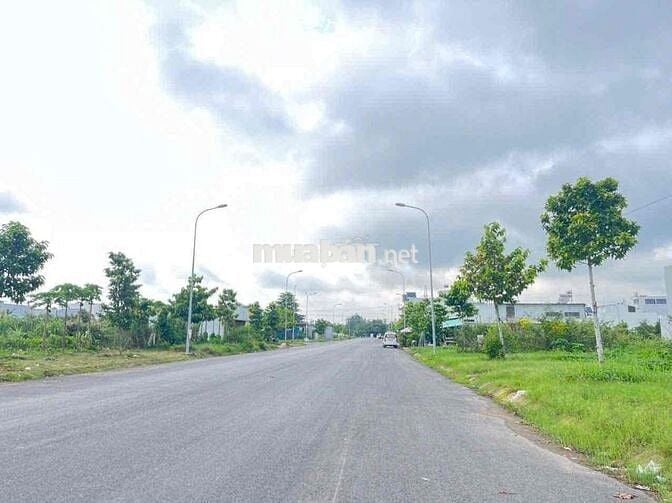 Kẹt tiền bán 120m2. Ngay UBND P.5,Nguyễn Thị Thập, Mỹ Tho, Tiền Giang