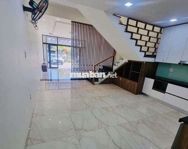 Cho thuê nhà 3 tầng mt Nguyễn Phước Lan hòa xuân