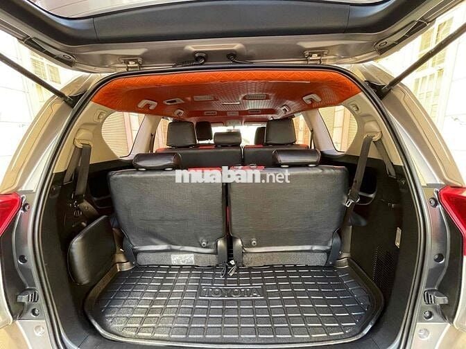 Toyota Innova 2017 2.0E - 110000 km