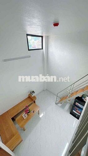 Phòng có gác 32m2, 2 cửa sổ trời, ngay Ngã Tư Hàng Xanh, gần Hutech