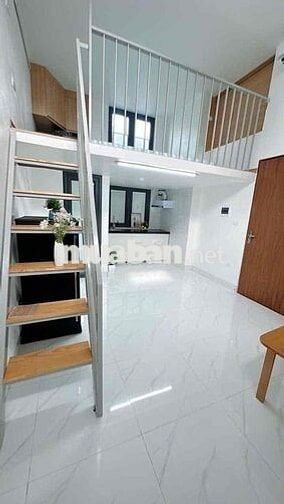 Phòng có gác 32m2, 2 cửa sổ trời, ngay Ngã Tư Hàng Xanh, gần Hutech