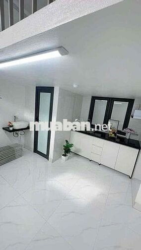 Phòng có gác 32m2, 2 cửa sổ trời, ngay Ngã Tư Hàng Xanh, gần Hutech
