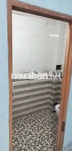 Cho thuê nhà nguyên căn cấp 4 dt 4×17 1pn to 4×8 1tolet+giếngtrời tktq