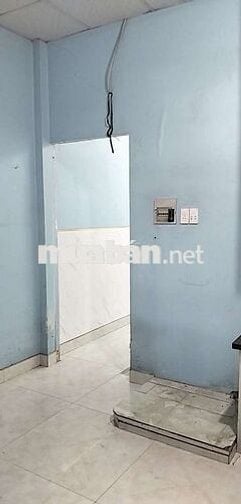 Cho thuê nhà nguyên căn cấp 4 dt 4×17 1pn to 4×8 1tolet+giếngtrời tktq