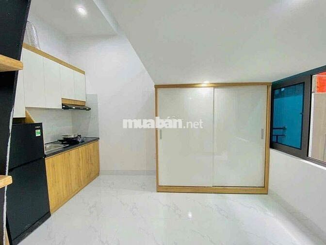 Phòng có gác 30m2, cửa sổ trời, Ngã Tư Hàng Xanh, gần đh FTU, GTVT