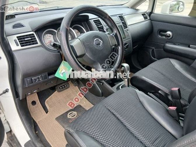 Gia đình bán Nissan Tiida số tự động