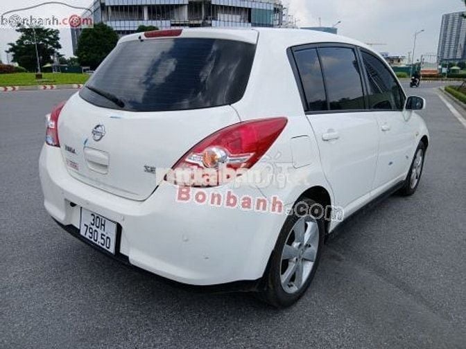 Gia đình bán Nissan Tiida số tự động