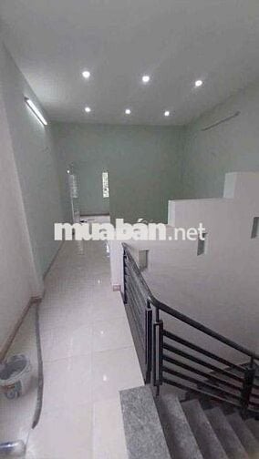 CHO THUÊ NHÀ 2 LẦU + SÂN THƯỢNG 2PN 3WC– GẦN CHỢ CÂY SỘP, Q.12