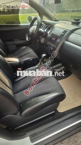 Gia đình bán Nissan Tiida số tự động