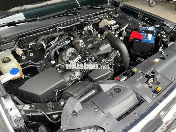 Ford Everest 2023 Titanium 4x2 odo 3v, có vay NH