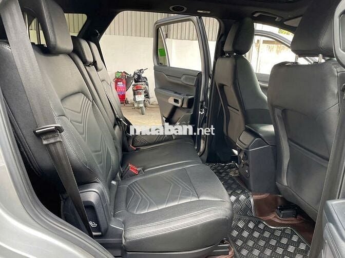 Ford Everest 2023 Titanium 4x2 odo 3v, có vay NH