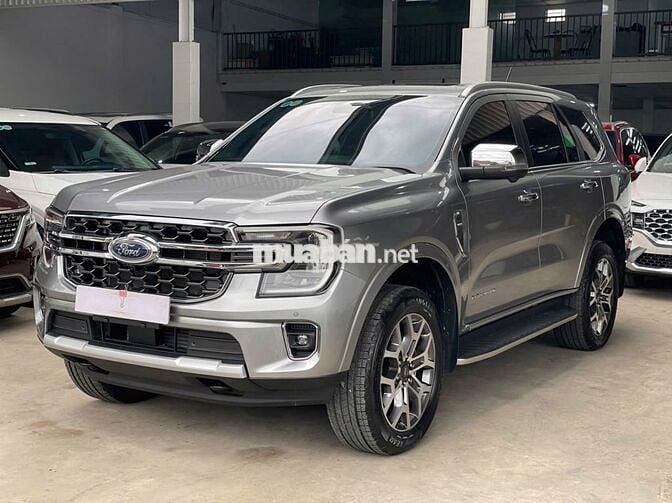 Ford Everest 2023 Titanium 4x2 odo 3v, có vay NH