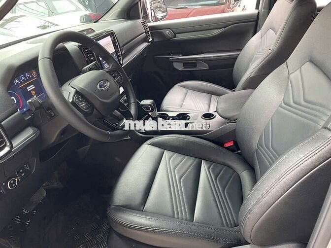 Ford Everest 2023 Titanium 4x2 odo 3v, có vay NH