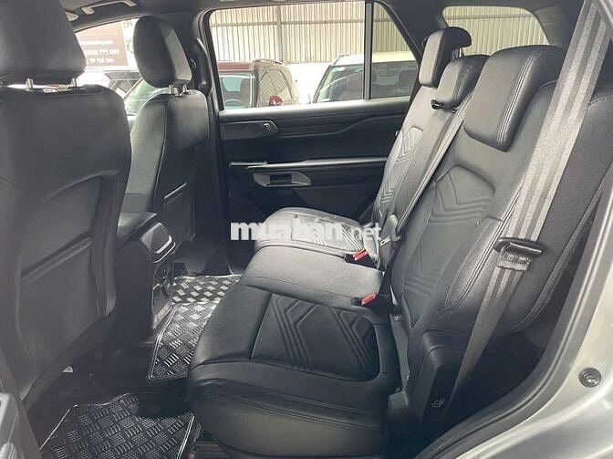 Ford Everest 2023 Titanium 4x2 odo 3v, có vay NH