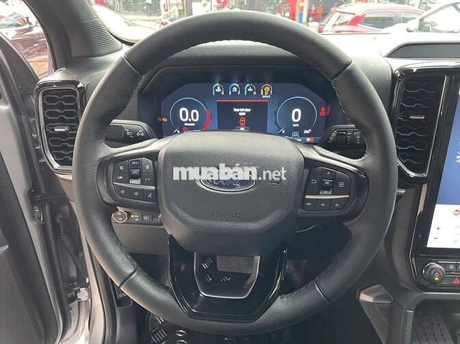 Ford Everest 2023 Titanium 4x2 odo 3v, có vay NH