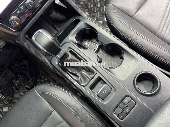 Ford Everest 2023 Titanium 4x2 odo 3v, có vay NH