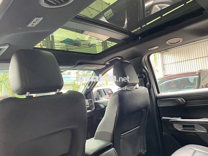 Ford Everest 2023 Titanium 4x2 odo 3v, có vay NH