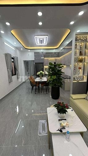 NHÀ BÁN SHR DIỆN TÍCH LỚN. 3 PHÒNG NGỦ.