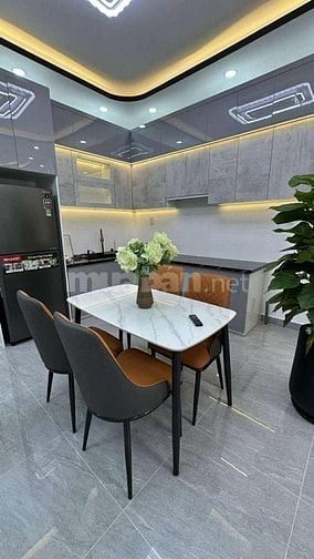 NHÀ BÁN SHR DIỆN TÍCH LỚN. 3 PHÒNG NGỦ.