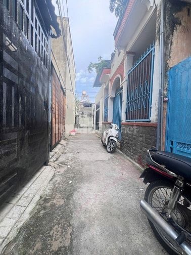 NHÀ BÁN SHR DIỆN TÍCH LỚN. 3 PHÒNG NGỦ.